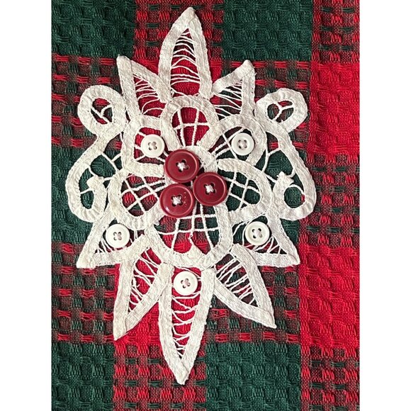 Red & Green Tea Towel Battenburg Lace & Buttons Embellishment 30.5x20 Gift NWOT - Picture 2 of 5